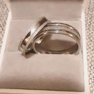 Mens and womans matching wedding bands